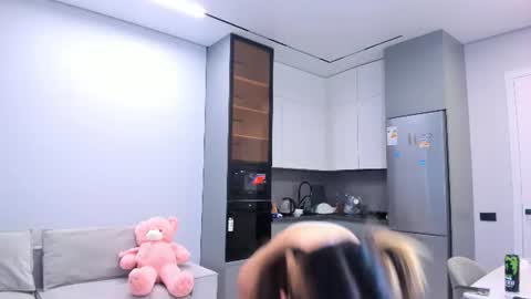Akari online show from 06/25/26, 06:40