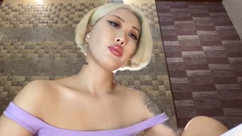 Snapshot of akemi_jp chatting on 02/25/25, 06:31 Akemi online show from 02/25/25, 06:31