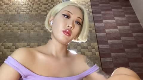 Snapshot of akemi_jp chatting on 02/25/25, 09:35 Akemi online show from 02/25/25, 09:35