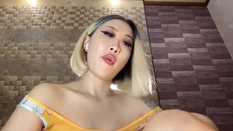 Snapshot of akemi_jp chatting on 10/13/25, 09:48 Akemi online show from 10/13/25, 09:48