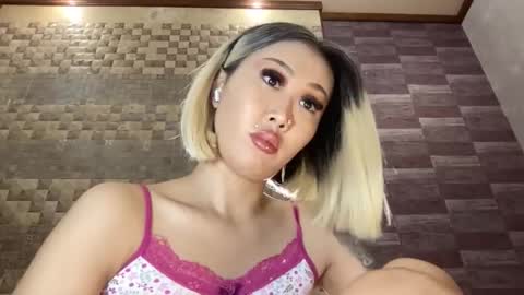 Snapshot of akemi_jp chatting on 10/21/25, 09:59 Akemi online show from 10/21/25, 09:59