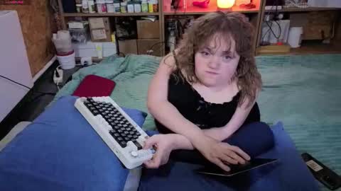 Natalie online show from 11/21/25, 06:34