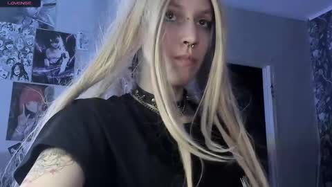 Snapshot of akira_ivyy chatting on 09/13/25, 07:24 Akira online show from 09/13/25, 07:24