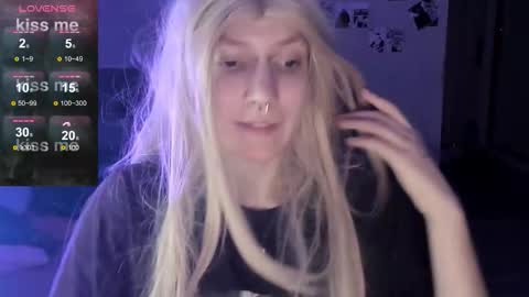 Snapshot of akira_ivyy chatting on 09/21/25, 09:16 Akira online show from 09/21/25, 09:16