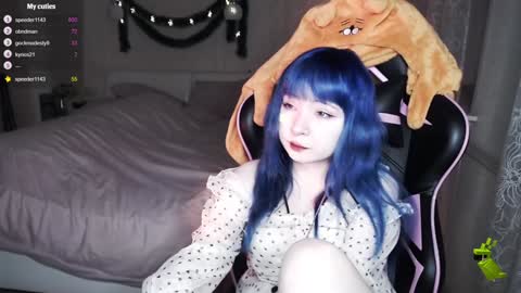 akirahartyx online show from 12/12/24, 02:33