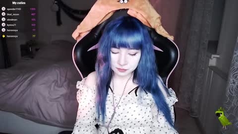 akirahartyx online show from 12/17/24, 01:49