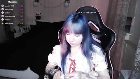 akirahartyx online show from 10/17/25, 03:47