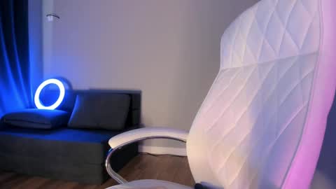 Snapshot of akura_01 chatting on 01/17/26, 06:29 Akura is here 3 online show from 01/17/26, 06:29