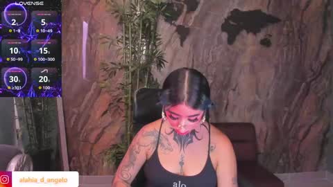 Snapshot of alahia_dangelo_ chatting on 04/15/26, 05:42 ALAHIA online show from 04/15/26, 05:42