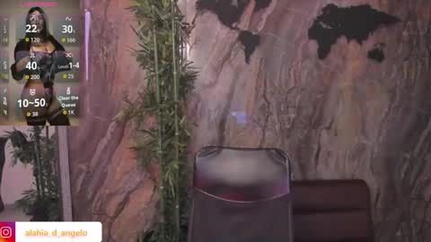 Snapshot of alahia_dangelo_ chatting on 04/18/26, 06:12 ALAHIA online show from 04/18/26, 06:12