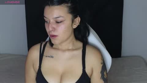Snapshot of alahia_demon chatting on 01/11/25, 01:59 alahia online show from 01/11/25, 01:59