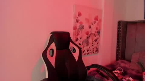 Alaia Carter online show from 10/14/25, 03:29