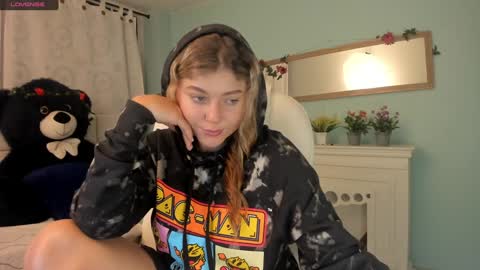 Snapshot of alaia_greyy chatting on 12/17/24, 12:54 Alaia online show from 12/17/24, 12:54