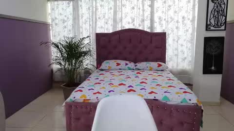 Alaia Skater online show from 12/22/25, 07:22