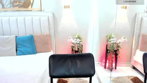 Snapshot of alaiasmile_ chatting on 04/27/26, 07:23 online show from 04/27/26, 07:23