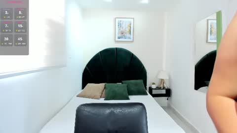 Snapshot of alaiasmile_ chatting on 06/16/26, 07:16 online show from 06/16/26, 07:16