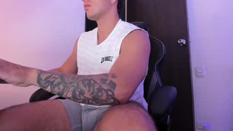 Snapshot of alan_muscle chatting on 12/07/24, 06:10 Alan online show from 12/07/24, 06:10