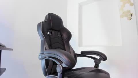 Snapshot of alan_muscle chatting on 01/16/25, 10:10 Alan online show from 01/16/25, 10:10