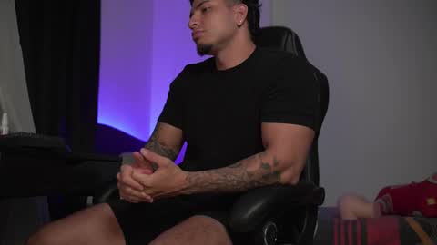 Snapshot of alan_muscle chatting on 10/28/25, 07:12 Alan online show from 10/28/25, 07:12