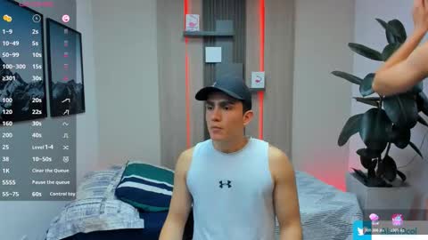 Alan  Kevin can we reach 100 thumbs up please guys  online show from 11/12/25, 07:13