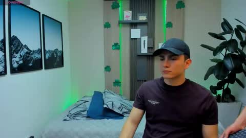 Alan  Kevin can we reach 100 thumbs up please guys  online show from 03/16/26, 07:07