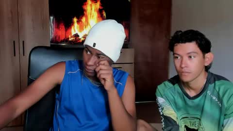 Snapshot of alan_scot chatting on 05/10/26, 04:45 Alan and Criss - WE JUST FRIENDS WITH BENEFITS BOTH VERS online show from 05/10/26, 04:45