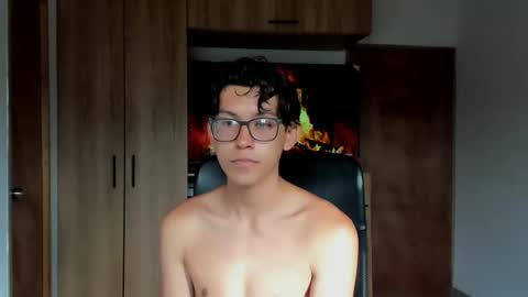 Snapshot of alan_scot chatting on 05/29/26, 01:09 Alan and Criss - WE JUST FRIENDS WITH BENEFITS BOTH VERS online show from 05/29/26, 01:09
