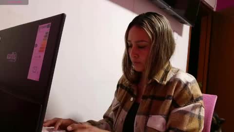 Snapshot of alana0701 chatting on 05/16/26, 03:25 Alana online show from 05/16/26, 03:25
