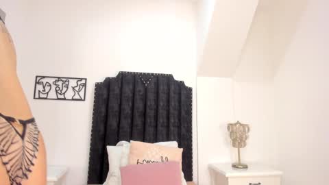 alana_2916 online show from 02/17/25, 07:21