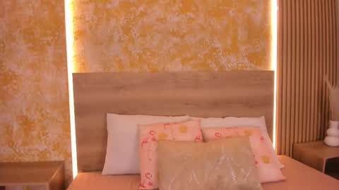 alana_2916 online show from 10/15/25, 04:01