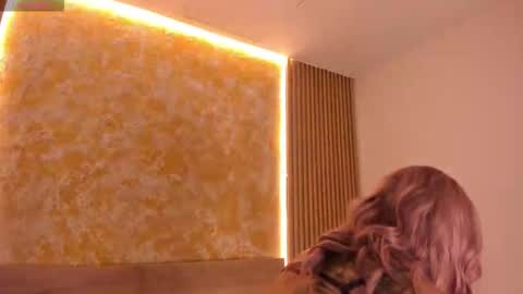 alana_2916 online show from 10/22/25, 03:40