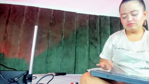 ALANA PETITE online show from 07/05/26, 08:10