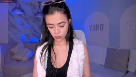 Alana online show from 12/01/25, 12:21