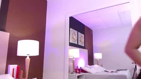 Snapshot of alanagh_ chatting on 10/31/25, 03:18 alana online show from 10/31/25, 03:18