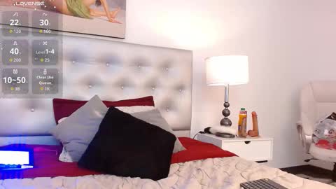 Snapshot of alanagh_ chatting on 11/17/25, 04:18 alana online show from 11/17/25, 04:18