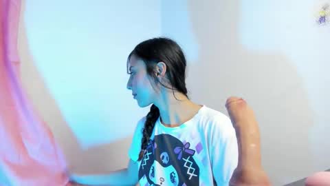 Snapshot of alanalois_ chatting on 09/14/25, 05:50 ALANA Please follow me online show from 09/14/25, 05:50