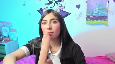 Snapshot of alanalois_ chatting on 09/17/25, 04:47 ALANA Please follow me online show from 09/17/25, 04:47