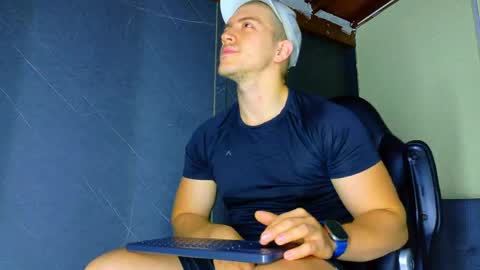 Snapshot of alanferrer chatting on 05/08/26, 10:09 Alan Ferrer online show from 05/08/26, 10:09