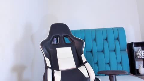 alannaughty_ online show from 01/25/25, 11:32