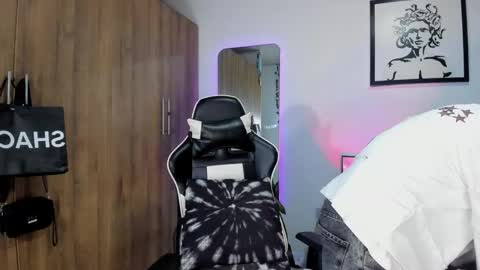 Snapshot of alannaughty_ chatting on 02/01/26, 02:21 alannaughty_ online show from 02/01/26, 02:21