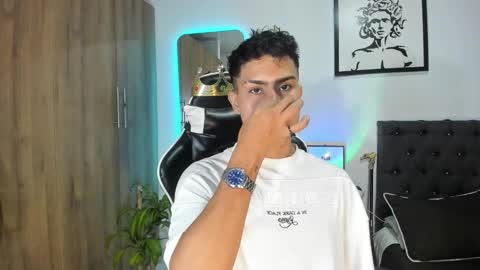 Snapshot of alannaughty_ chatting on 02/17/26, 10:01 alannaughty_ online show from 02/17/26, 10:01