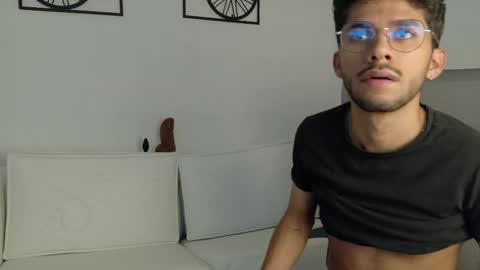 alanvilla_lobo online show from 10/17/25, 07:16