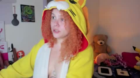 Snapshot of alaska_colors chatting on 04/01/26, 01:23 Caro online show from 04/01/26, 01:23