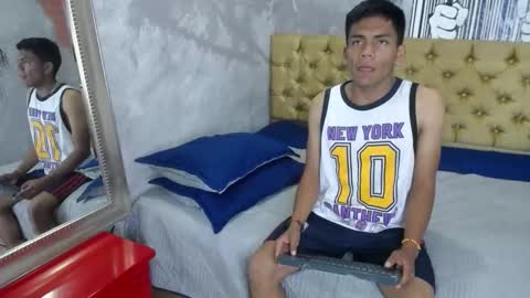 Snapshot of alasttor__ chatting on 11/21/25, 01:54 Alasttor online show from 11/21/25, 01:54