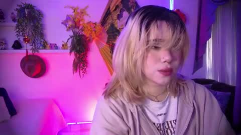 Snapshot of albaandthayron chatting on 06/11/26, 12:03 albaandthayron online show from 06/11/26, 12:03