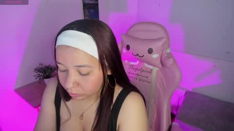 Snapshot of ale_alejandra chatting on 06/03/26, 02:33 Alejandra online show from 06/03/26, 02:33