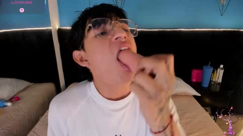 ale_aurarashi online show from 09/17/25, 01:51