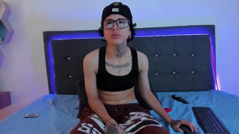 ale_cruzz online show from 02/28/26, 06:20