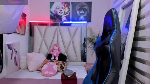 Snapshot of ale_noah_xxx chatting on 01/19/25, 01:21 ale_noah_xxx online show from 01/19/25, 01:21