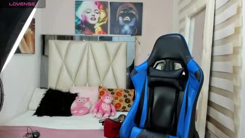 Snapshot of ale_noah_xxx chatting on 02/14/25, 03:11 ale_noah_xxx online show from 02/14/25, 03:11